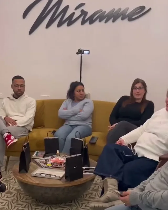 Alumnas en un workshop presencial en la academia Mírame